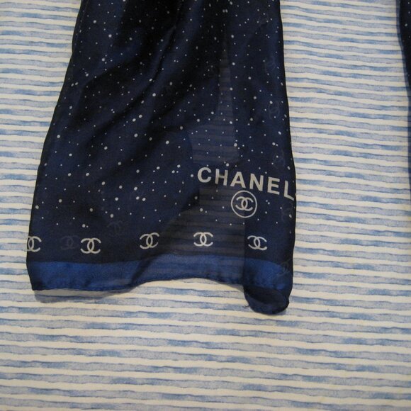 Vintage Chanel Wide Silk Shawl Scarf, Blue White, Silk - Picture 4 of 10